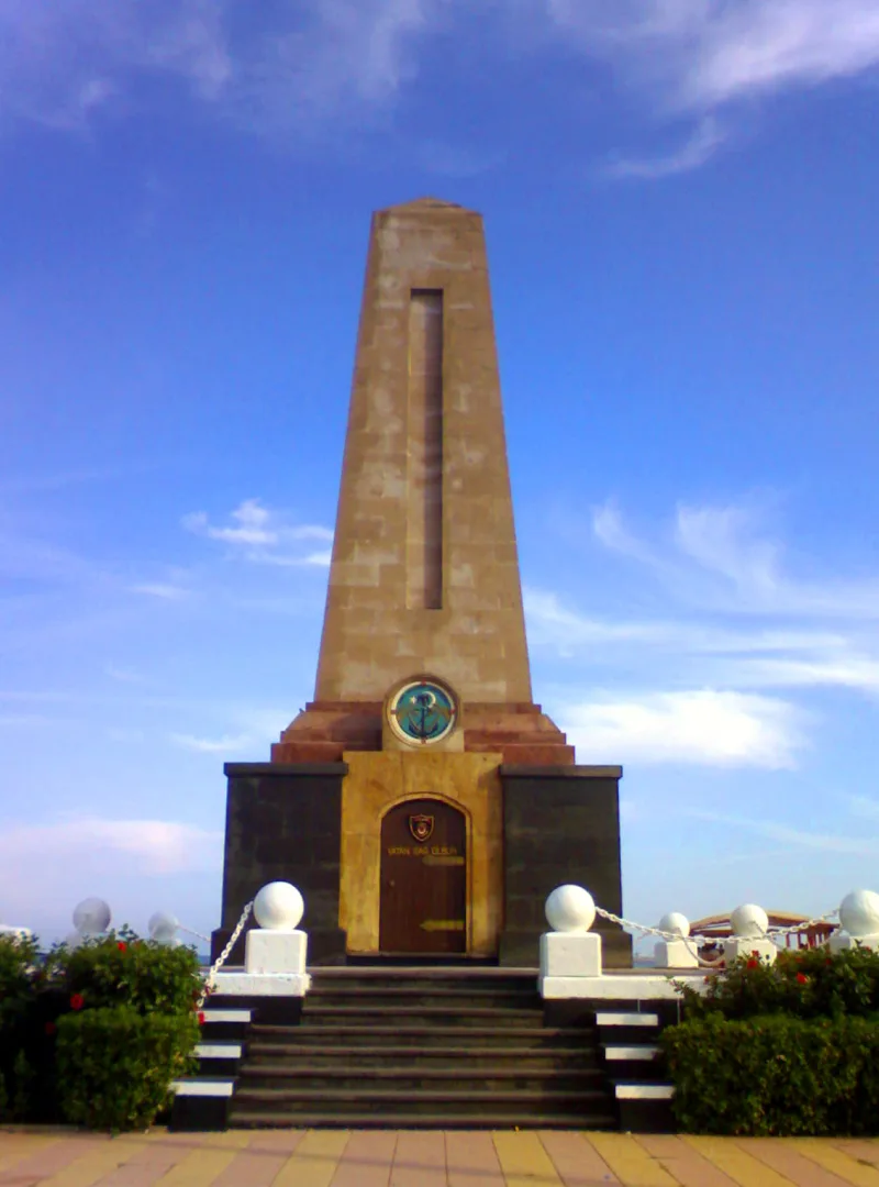 Atatürki park (Mersin) – mereäärne promenaad koos monumendiga