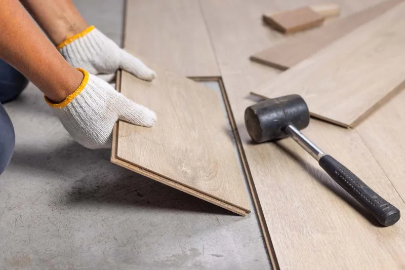 Pose de carrelage, de stratifié et de revêtement de sol