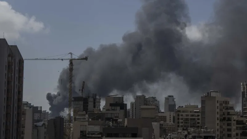 이스라엘은 레바논 남부 빈트 주베일에서 포위를 완료하고 점령을 시작했다고 발표했다