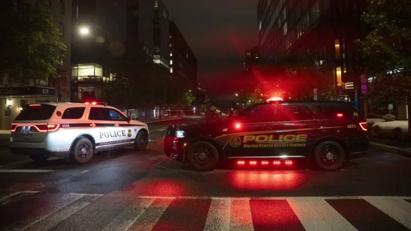 Nustatyta įtariamojo, surengusio ginkluotą išpuolį per JAV Baltųjų rūmų korespondentų asociacijos vakarienę, tapatybė