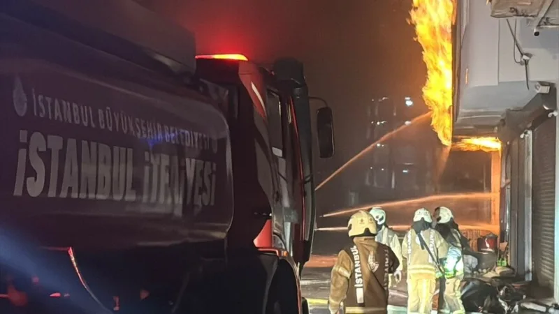 Trwają działania gaśnicze w związku z pożarem, który wybuchł w miejscu pracy w Başakşehir